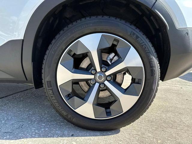 Photo of 2025 Crystal White Pearl Volvo XC40