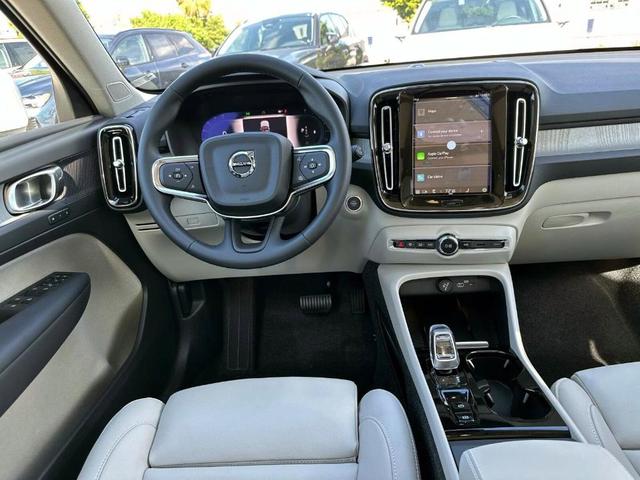 Photo of 2025 Crystal White Pearl Volvo XC40