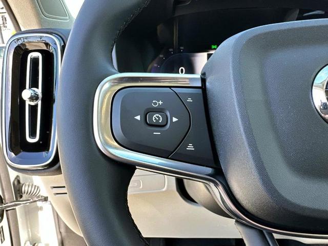 Photo of 2025 Crystal White Pearl Volvo XC40