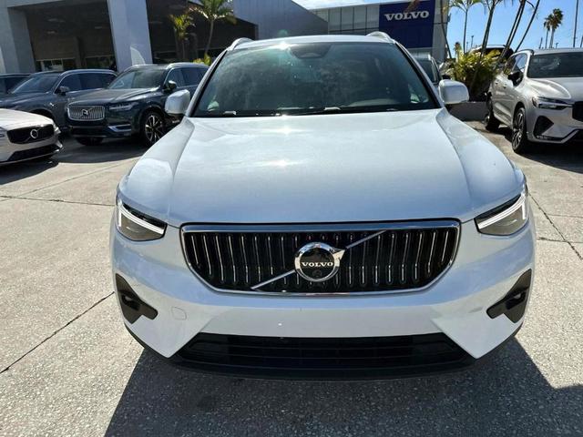 Photo of 2025 Crystal White Pearl Volvo XC40