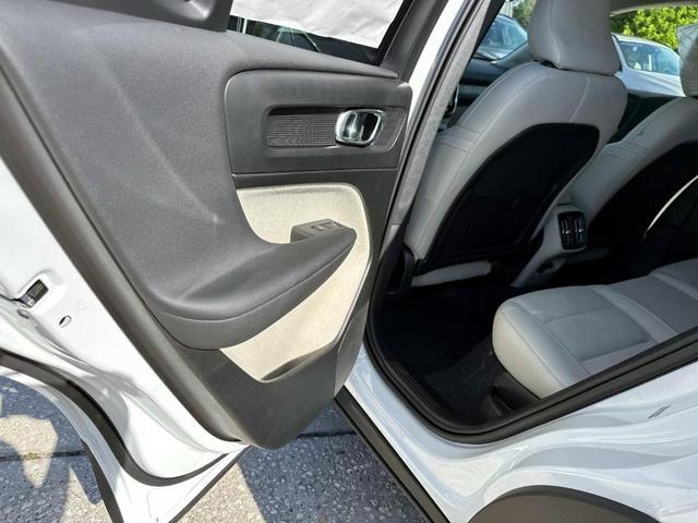 Photo of 2025 Crystal White Pearl Volvo XC40