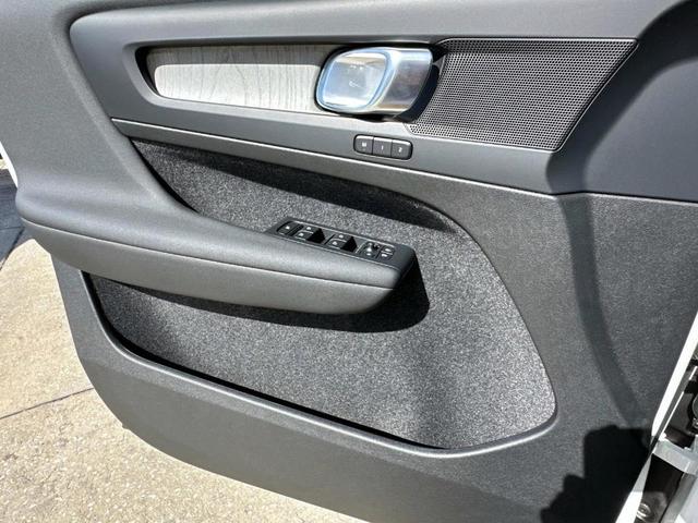 Photo of 2025 Crystal White Pearl Volvo XC40