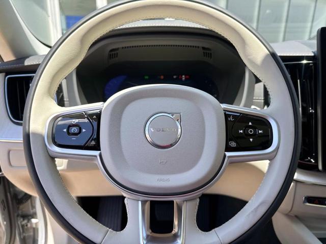 Photo of 2026 Vapour Gray Volvo XC60