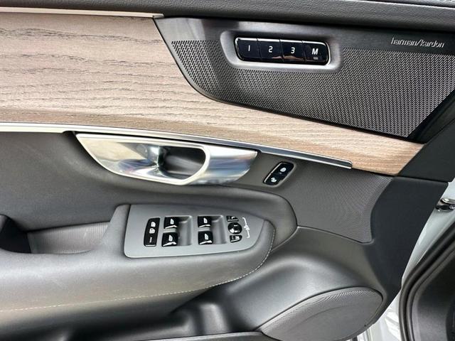 Photo of 2025 Vapour Gray Volvo XC90