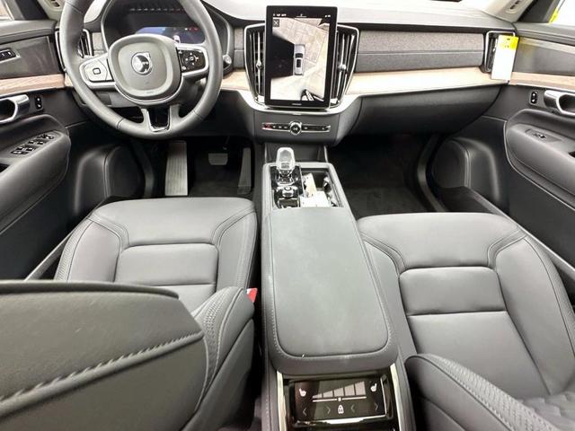 Photo of 2025 Vapour Gray Volvo XC90