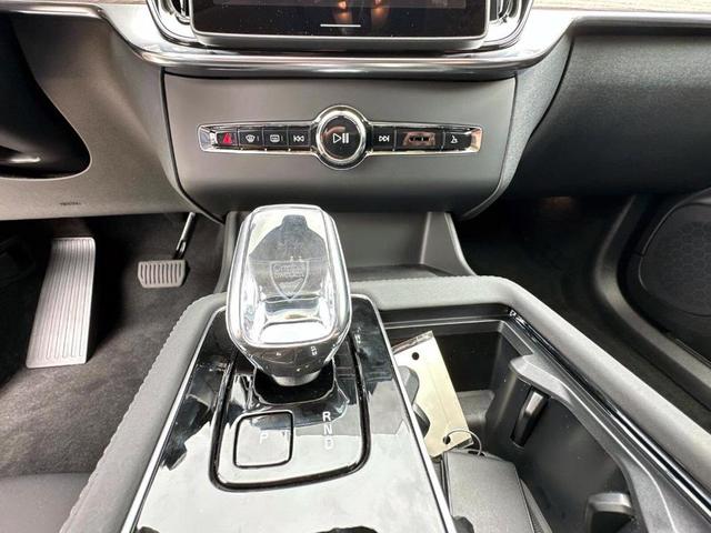 Photo of 2025 Vapour Gray Volvo XC90