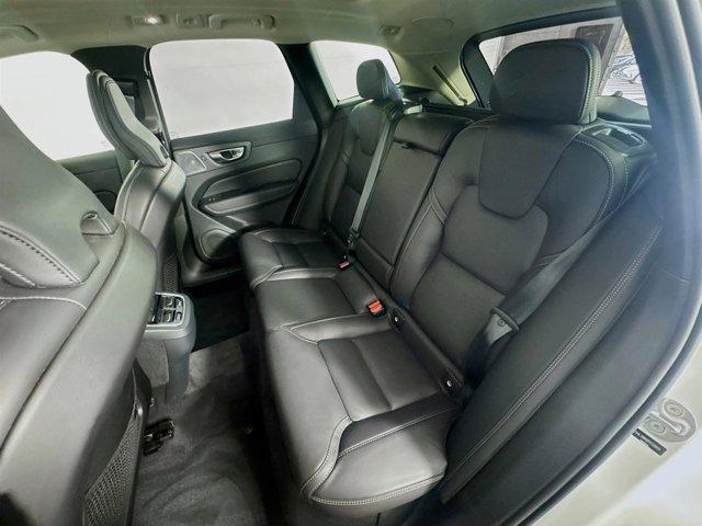 Photo of 2024 Crystal White Metallic Volvo XC60