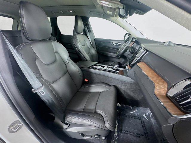 Photo of 2024 Crystal White Metallic Volvo XC60