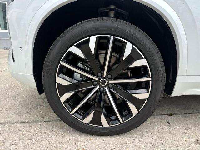 Photo of 2025 Crystal White Pearl Volvo XC90