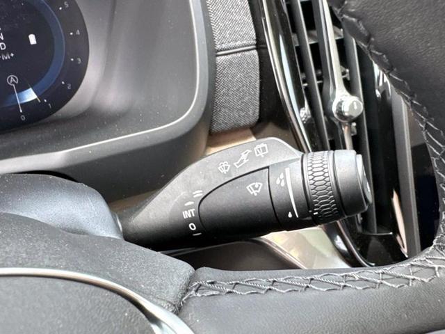 Photo of 2025 Crystal White Pearl Volvo XC90