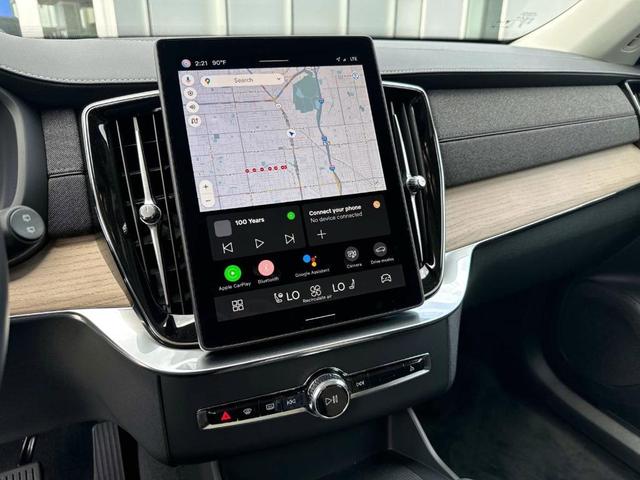 Photo of 2025 Crystal White Pearl Volvo XC90