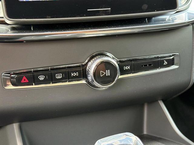 Photo of 2025 Crystal White Pearl Volvo XC90