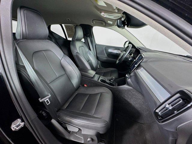 Photo of 2021 Onyx Black Metallic Volvo XC40