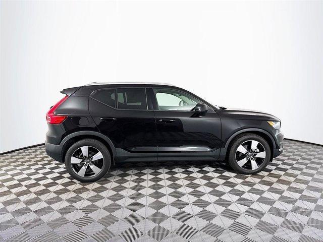 Photo of 2021 Onyx Black Metallic Volvo XC40
