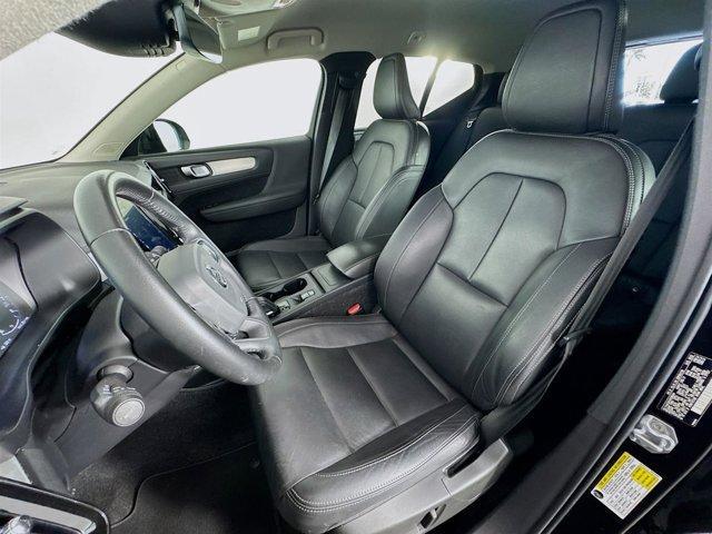 Photo of 2021 Onyx Black Metallic Volvo XC40