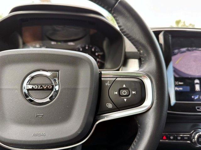 Photo of 2021 Onyx Black Metallic Volvo XC40