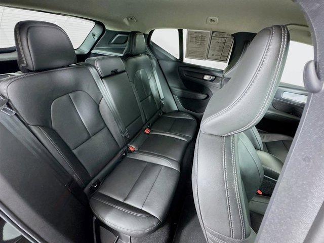 Photo of 2021 Onyx Black Metallic Volvo XC40