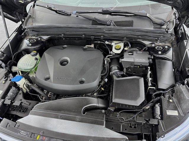 Photo of 2021 Onyx Black Metallic Volvo XC40
