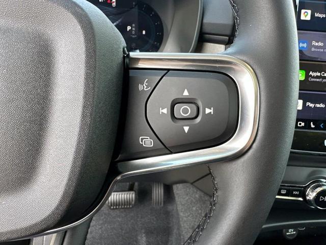 Photo of 2025 Crystal White Pearl Volvo XC40