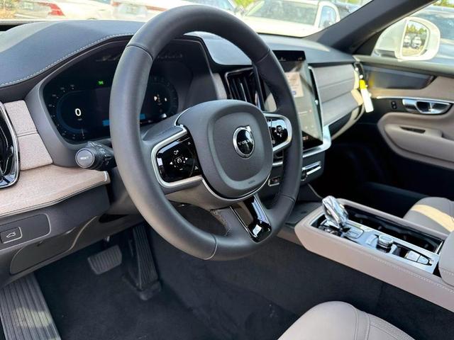 Photo of 2025 Crystal White Pearl Volvo XC90