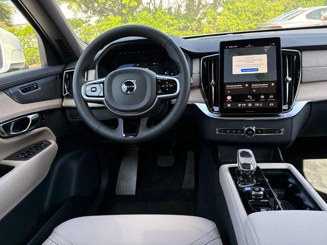 Photo of 2025 Crystal White Pearl Volvo XC90