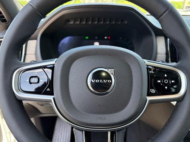 Photo of 2025 Crystal White Pearl Volvo XC90