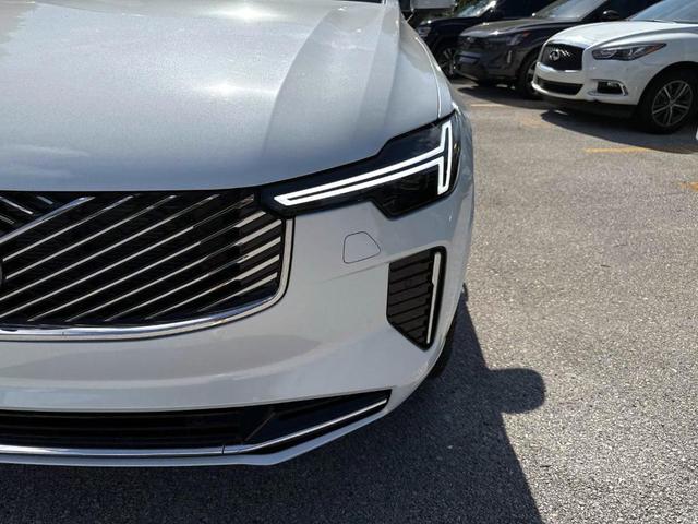 Photo of 2025 Crystal White Pearl Volvo XC90