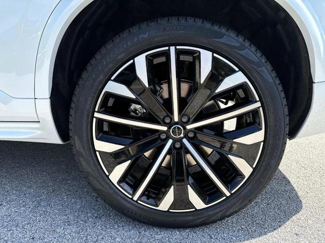 Photo of 2025 Crystal White Pearl Volvo XC90