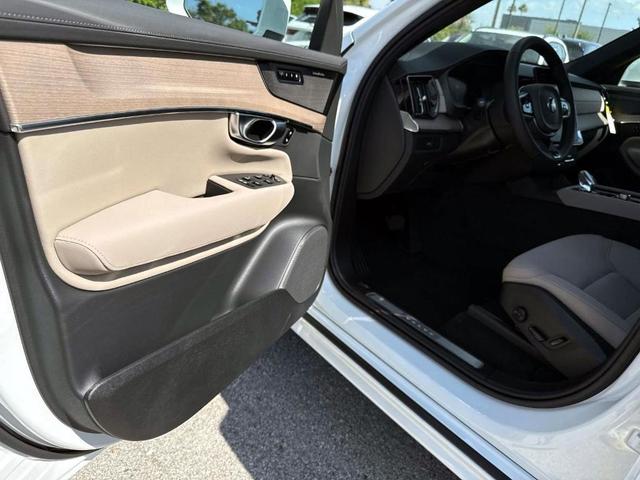 Photo of 2025 Crystal White Pearl Volvo XC90