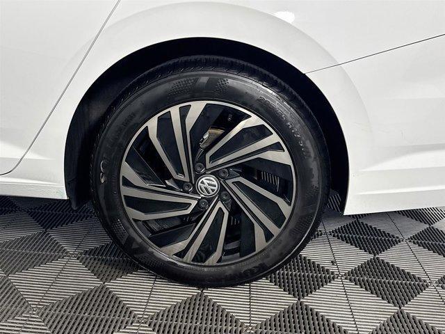 Photo of 2019 Pure White Volkswagen Jetta