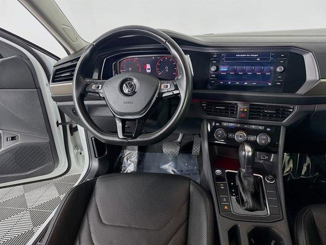 Photo of 2019 Pure White Volkswagen Jetta