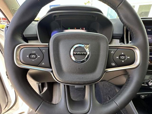 Photo of 2025 Crystal White Pearl Volvo XC40