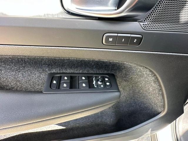 Photo of 2025 Crystal White Pearl Volvo XC40