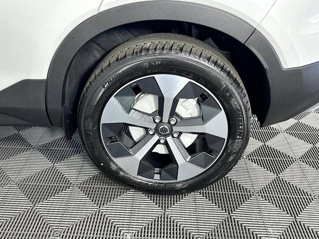 Photo of 2025 Crystal White Pearl Volvo XC40