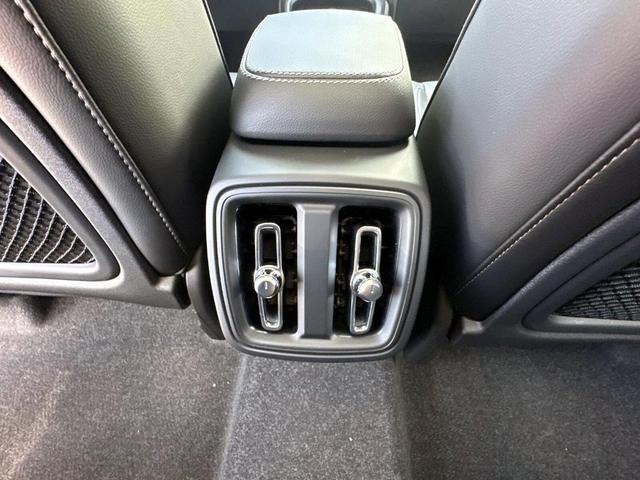 Photo of 2025 Crystal White Pearl Volvo XC40