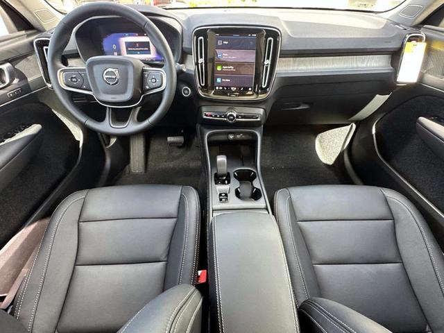 Photo of 2025 Crystal White Pearl Volvo XC40