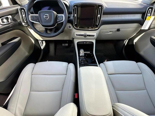 Photo of 2025 Crystal White Pearl Volvo XC40