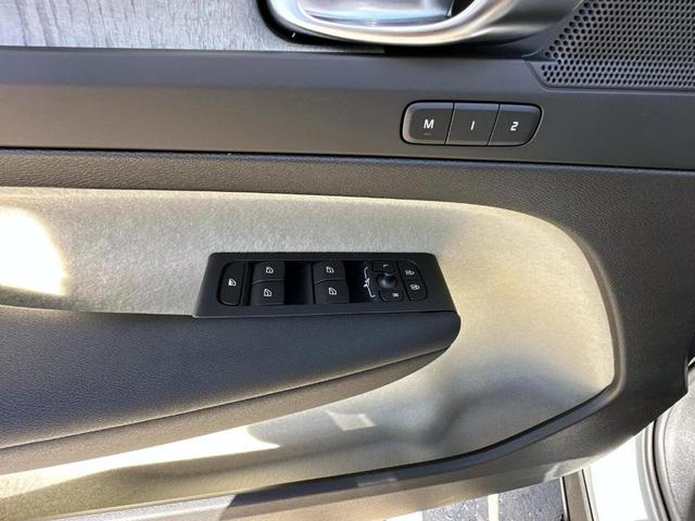 Photo of 2025 Crystal White Pearl Volvo XC40