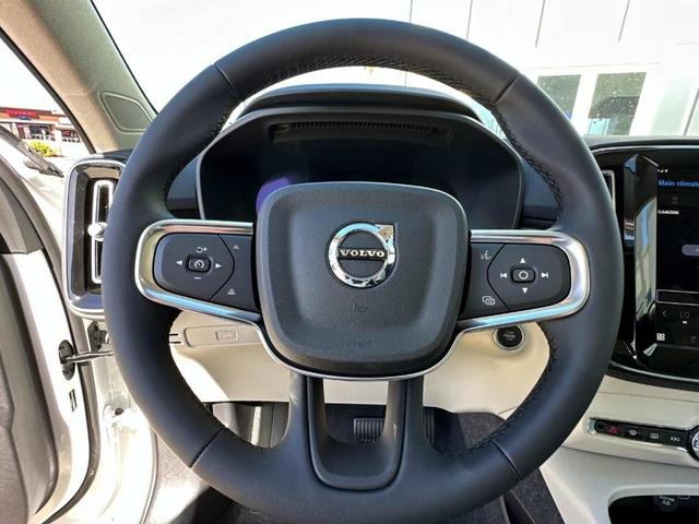 Photo of 2025 Crystal White Pearl Volvo XC40