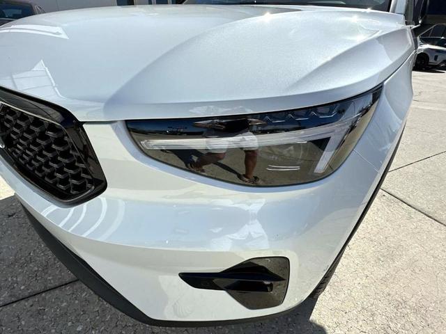 Photo of 2025 Crystal White Pearl Volvo XC40