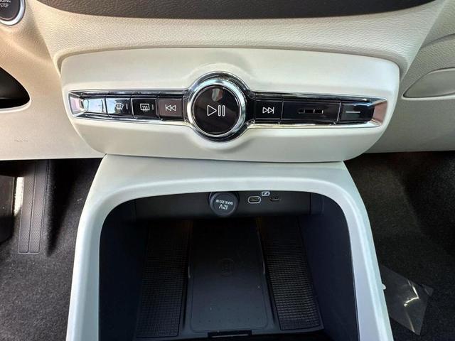 Photo of 2025 Crystal White Pearl Volvo XC40