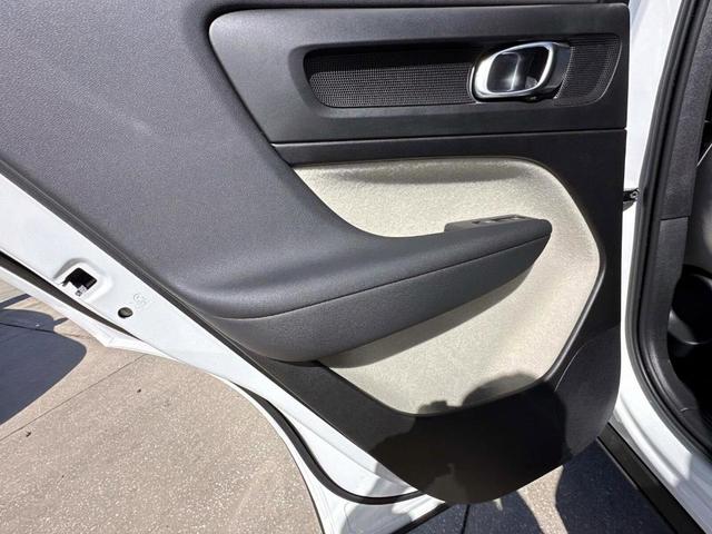 Photo of 2025 Crystal White Pearl Volvo XC40