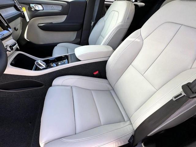 Photo of 2025 Crystal White Pearl Volvo XC40