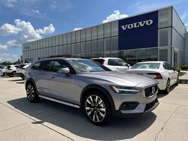 Photo of 2026 Silver Volvo V60 Cross Country