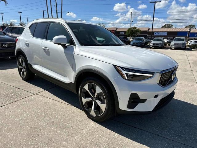 Photo of 2025 Crystal White Pearl Volvo XC40