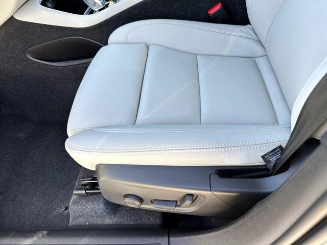 Photo of 2025 Crystal White Pearl Volvo XC40