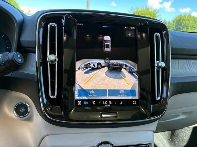 Photo of 2025 Crystal White Pearl Volvo XC40