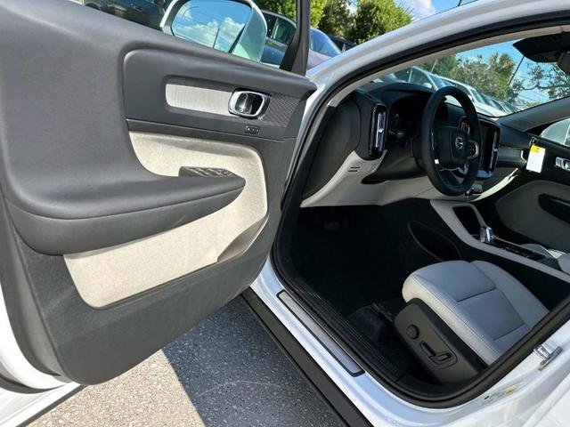 Photo of 2025 Crystal White Pearl Volvo XC40