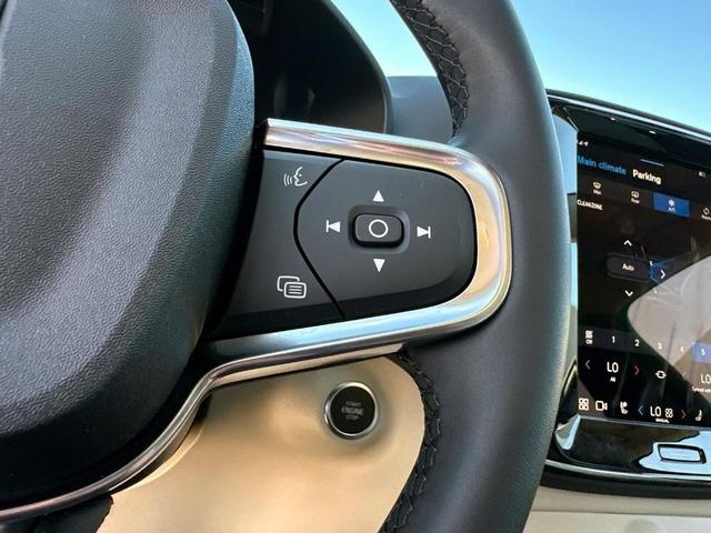 Photo of 2025 Crystal White Pearl Volvo XC40