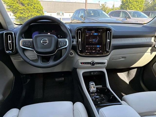 Photo of 2025 Crystal White Pearl Volvo XC40